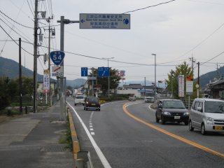 吉田のバイパスと旧道の分岐