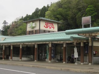 生山の駅ビル
