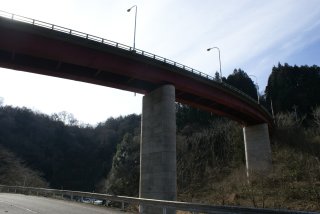 橋の上は国道４３２号線