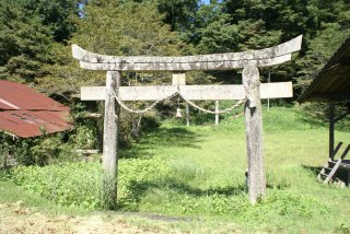 海渡松原の八幡神社