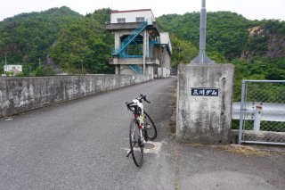 三川ダム堰堤