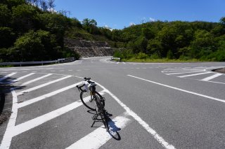 谷底の十字路