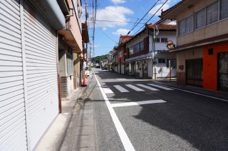 小国の市街地