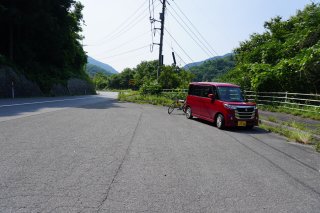国道の道の膨らみ