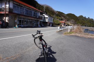 土手道から県道へ