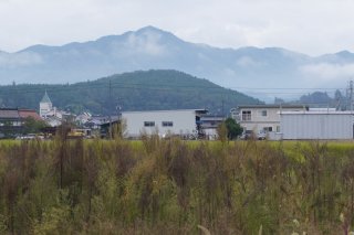 永田の入口から釜峰山を