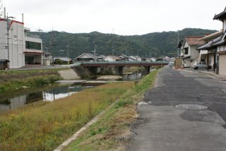 吉田橋を見る