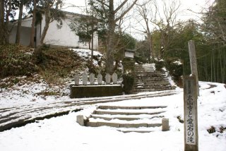 太山寺の前