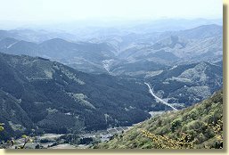 県境、谷田峠を見る